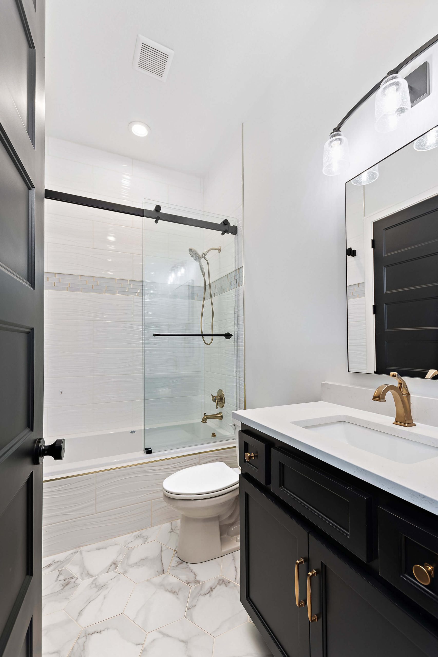 luxury finished comfort room